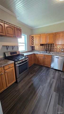 923 S High Street, Belleville, IL 62220