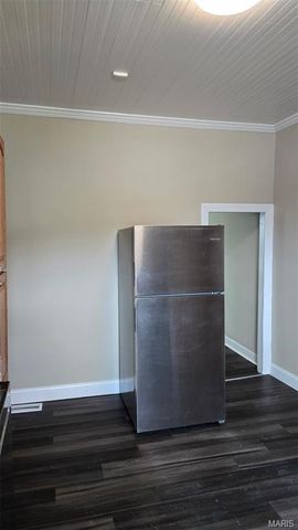 923 S High Street, Belleville, IL 62220