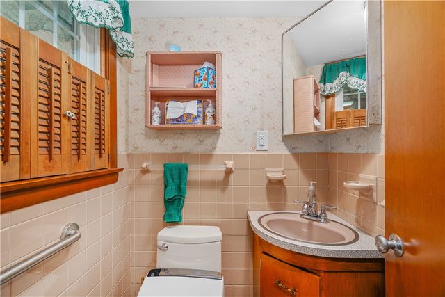 31 Harris Avenue, Lincoln, RI 02865