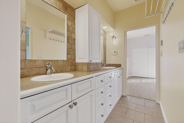 9709 Coneflower Drive NW, Albuquerque, NM 87114