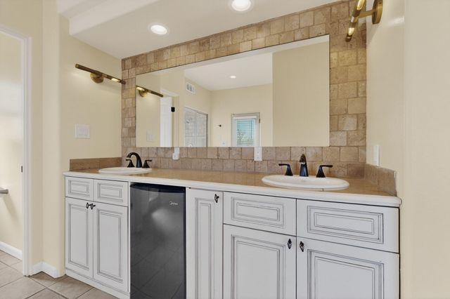 9709 Coneflower Drive NW, Albuquerque, NM 87114