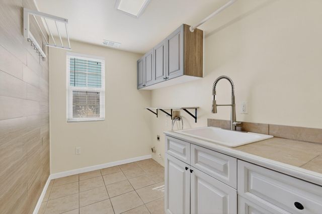 9709 Coneflower Drive NW, Albuquerque, NM 87114