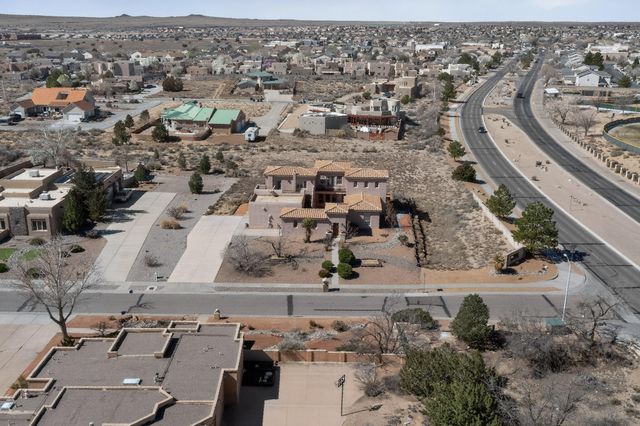 9709 Coneflower Drive NW, Albuquerque, NM 87114