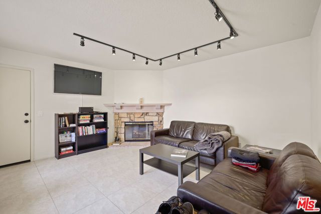 12119 Falcon Crest Way, Porter Ranch (los Angeles), CA 91326