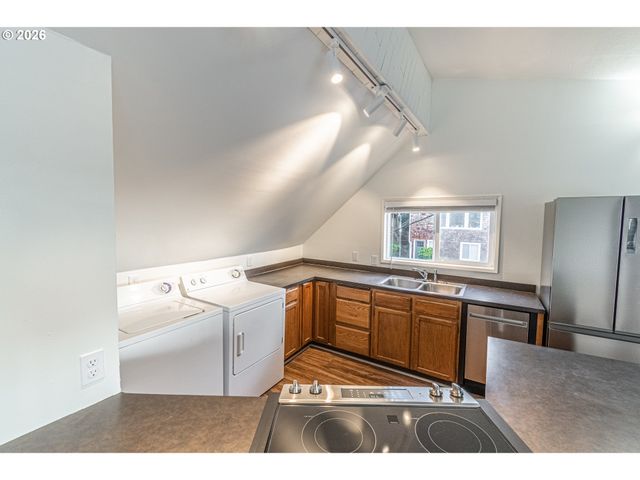 529 Sw 32ND St, Lincoln City, OR 97367