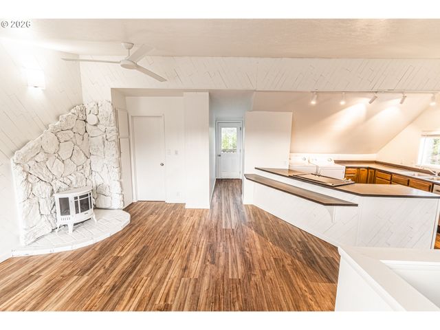529 Sw 32ND St, Lincoln City, OR 97367