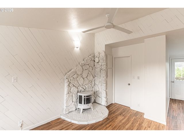 529 Sw 32ND St, Lincoln City, OR 97367