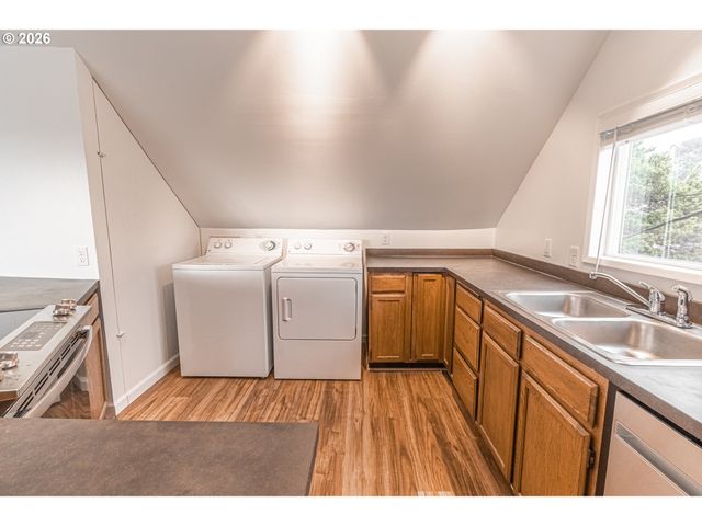 529 Sw 32ND St, Lincoln City, OR 97367