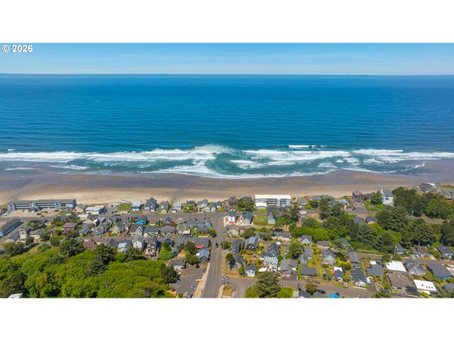529 Sw 32ND St, Lincoln City, OR 97367