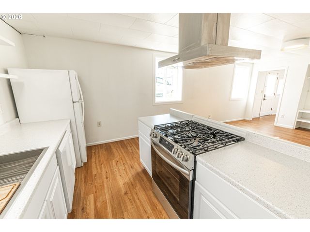 529 Sw 32ND St, Lincoln City, OR 97367