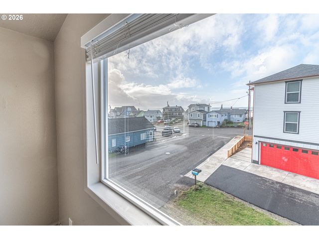 529 Sw 32ND St, Lincoln City, OR 97367