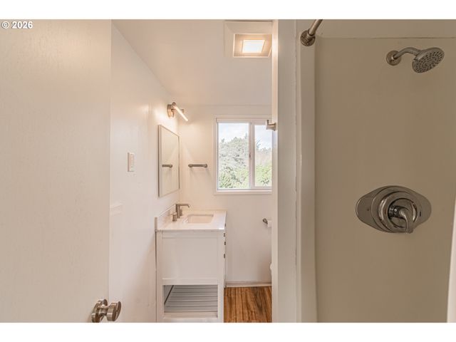 529 Sw 32ND St, Lincoln City, OR 97367