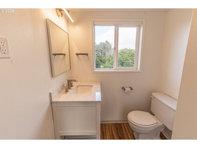 529 Sw 32ND St, Lincoln City, OR 97367