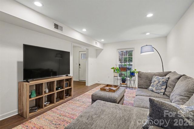 7729 Surreywood Place, Charlotte, NC 28270