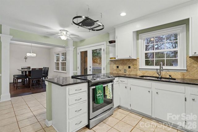 7729 Surreywood Place, Charlotte, NC 28270