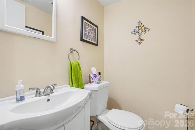 7729 Surreywood Place, Charlotte, NC 28270