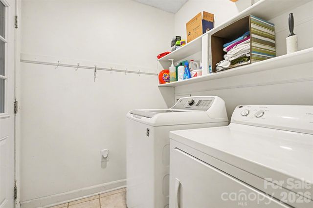 7729 Surreywood Place, Charlotte, NC 28270