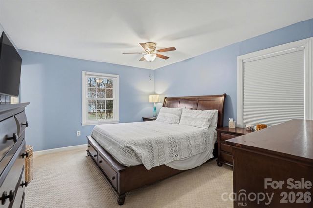 7729 Surreywood Place, Charlotte, NC 28270