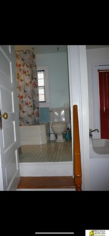 1004 Glenwood Ave Apt 3, Omaha, NE 68131