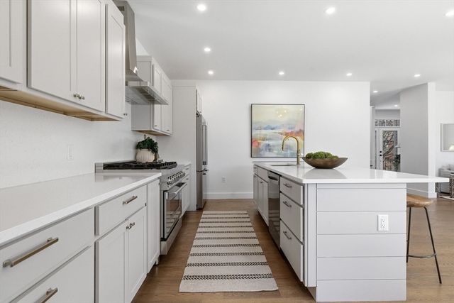 51 Fox Hill Rd, Nahant, MA 01908