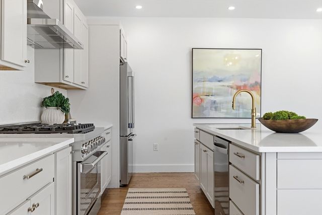 51 Fox Hill Rd, Nahant, MA 01908