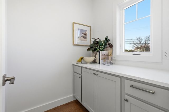 51 Fox Hill Rd, Nahant, MA 01908