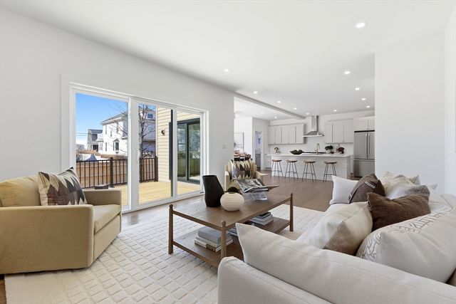 51 Fox Hill Rd, Nahant, MA 01908