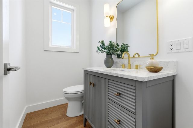 51 Fox Hill Rd, Nahant, MA 01908