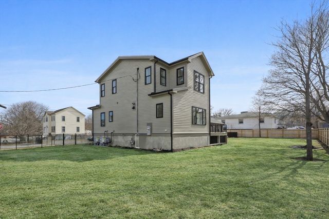 51 Fox Hill Rd, Nahant, MA 01908