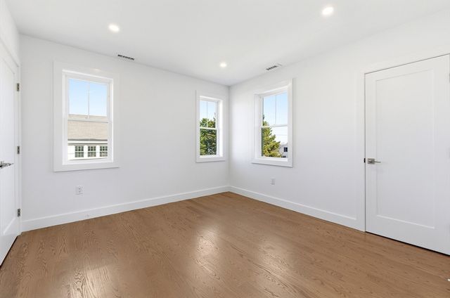 51 Fox Hill Rd, Nahant, MA 01908