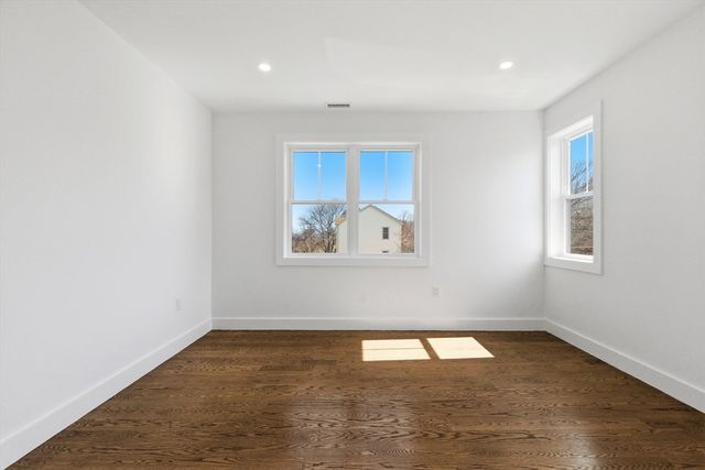 51 Fox Hill Rd, Nahant, MA 01908