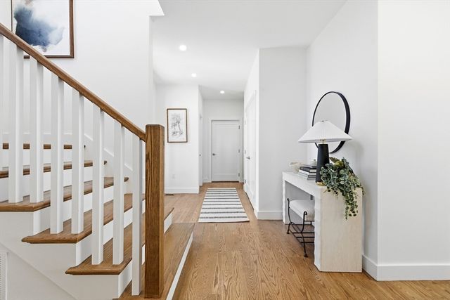 51 Fox Hill Rd, Nahant, MA 01908