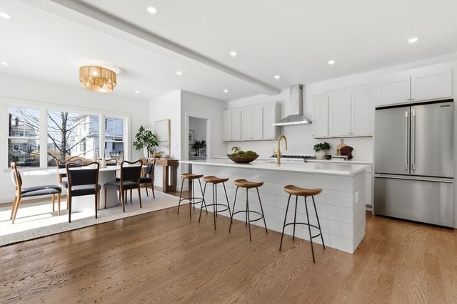 51 Fox Hill Rd, Nahant, MA 01908