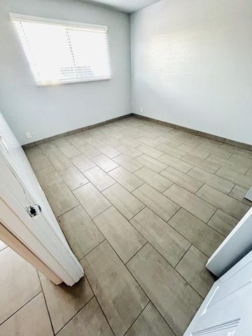 20 W Southern Avenue A, Mesa, AZ 85210