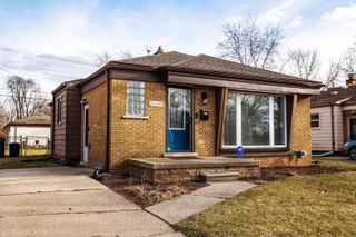 21400 Parklawn Street, Oak Park, MI 48237