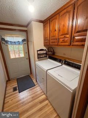 933 DOVER HOLLOW RD, Moorefield, WV 26836