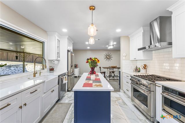 7339 Shady Hollow Lane, San Antonio, TX 78255