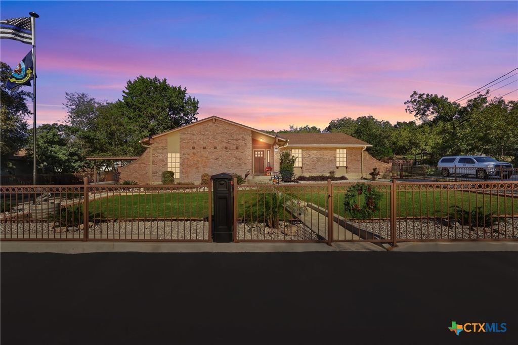 7339 Shady Hollow Lane, San Antonio, TX 78255