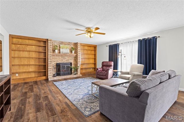 32 Lisa Nicole Court, St Peters, MO 63376