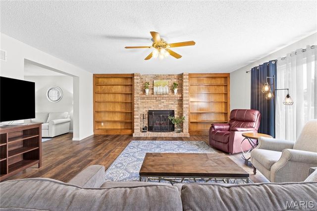 32 Lisa Nicole Court, St Peters, MO 63376
