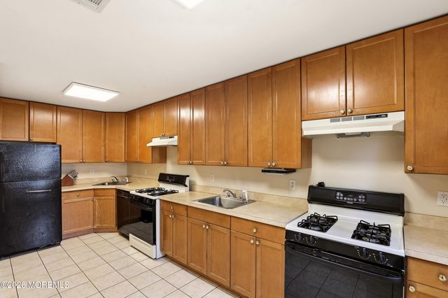 66 Aspen Court, Lakewood, NJ 08701