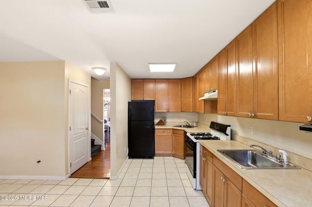 66 Aspen Court, Lakewood, NJ 08701