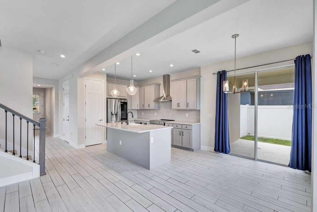 Image 11 of property listing at 11902 LANDING POINT LOOP, Orlando, FL 32832