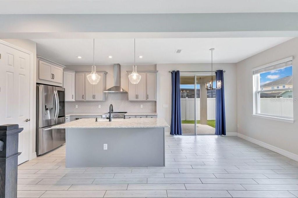 Image 13 of property listing at 11902 LANDING POINT LOOP, Orlando, FL 32832