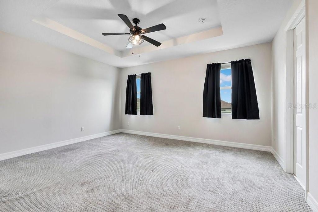 Image 19 of property listing at 11902 LANDING POINT LOOP, Orlando, FL 32832