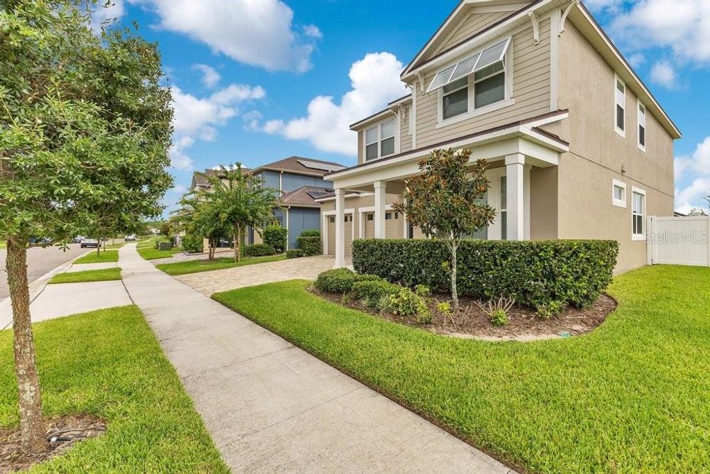 Image 3 of property listing at 11902 LANDING POINT LOOP, Orlando, FL 32832