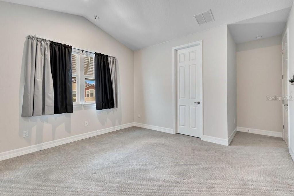Image 25 of property listing at 11902 LANDING POINT LOOP, Orlando, FL 32832