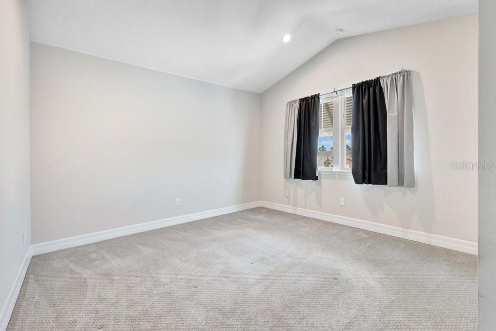 Image 26 of property listing at 11902 LANDING POINT LOOP, Orlando, FL 32832