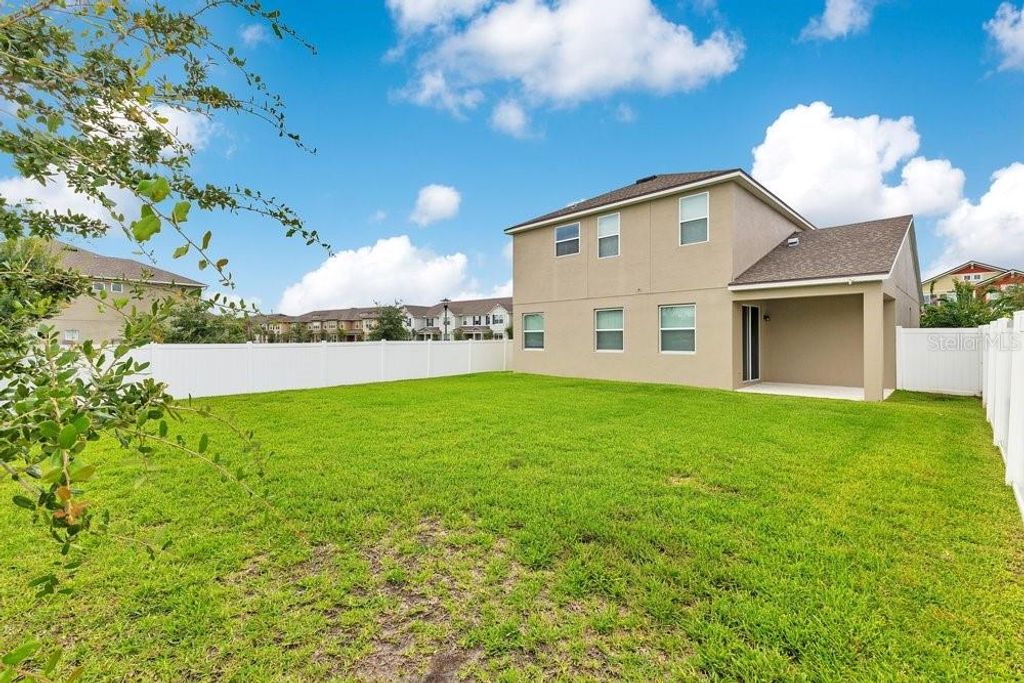 Image 29 of property listing at 11902 LANDING POINT LOOP, Orlando, FL 32832