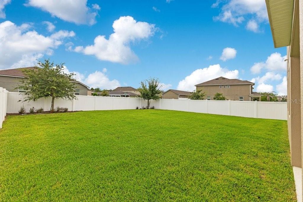 Image 31 of property listing at 11902 LANDING POINT LOOP, Orlando, FL 32832